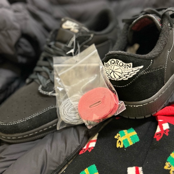 Deadstock Travis Scott Low Dunks ‘Phantom Blacks”, Jordan’s \ Nike. $250 Sale! - Picture 9 of 16